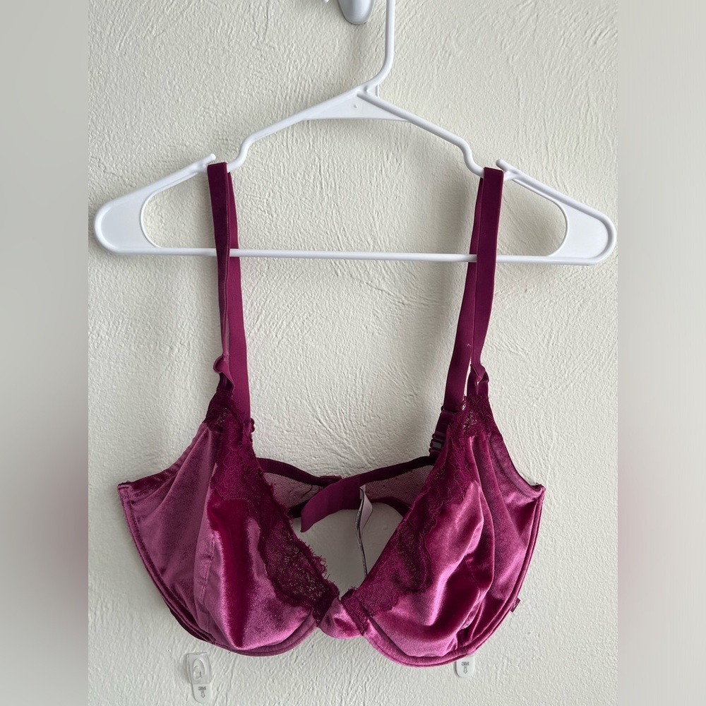 NWOT Victoria’s Secret “Unlined Demi” Bra